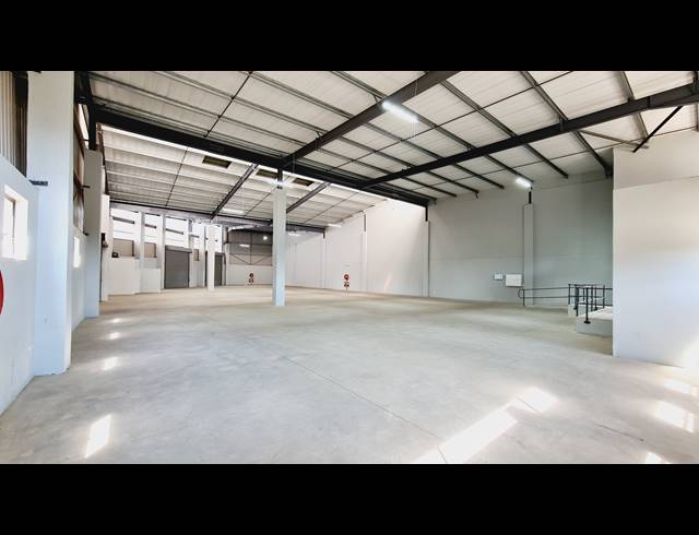 2,275M² WAREHOUSE TO LET IN COSMO BUSINESS PARK